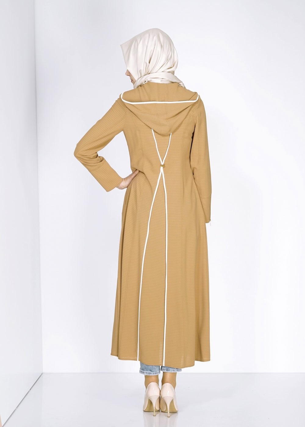 Tesettür giyim SARI KAPÜŞONLU ARKADAN DÜĞMELİ FERMUARLI PARDESÜ 1568