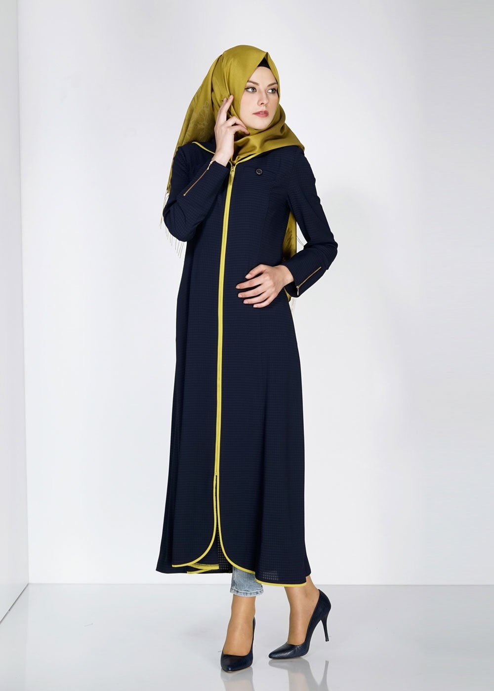 Tesettür giyim LACİVERT KAPÜŞONLU ARKADAN DÜĞMELİ FERMUARLI PARDESÜ 1568