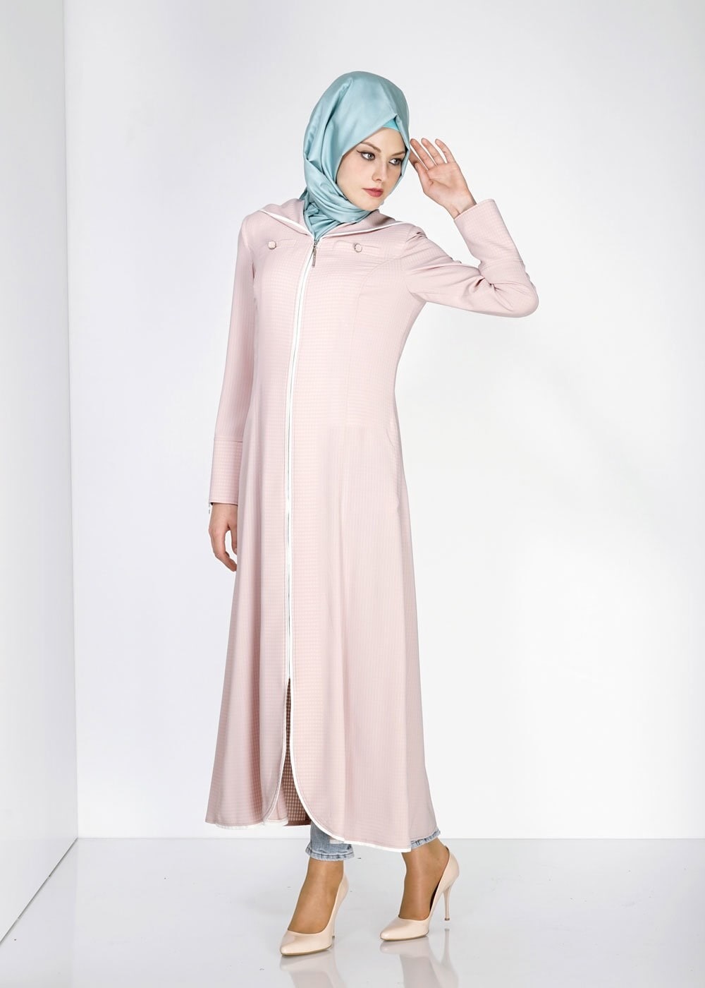 Tesettür giyim PUDRA KAPÜŞONLU ARKADAN DÜĞMELİ FERMUARLI PARDESÜ 1568