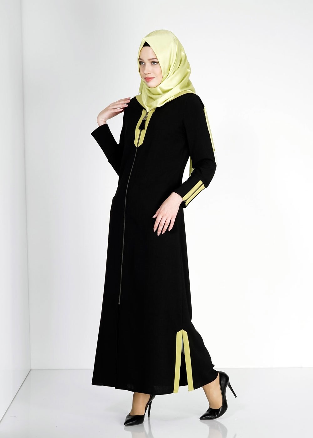 Tesettür giyim SİYAH KAPÜŞONLU FERMUARLI PARDESÜ 1577