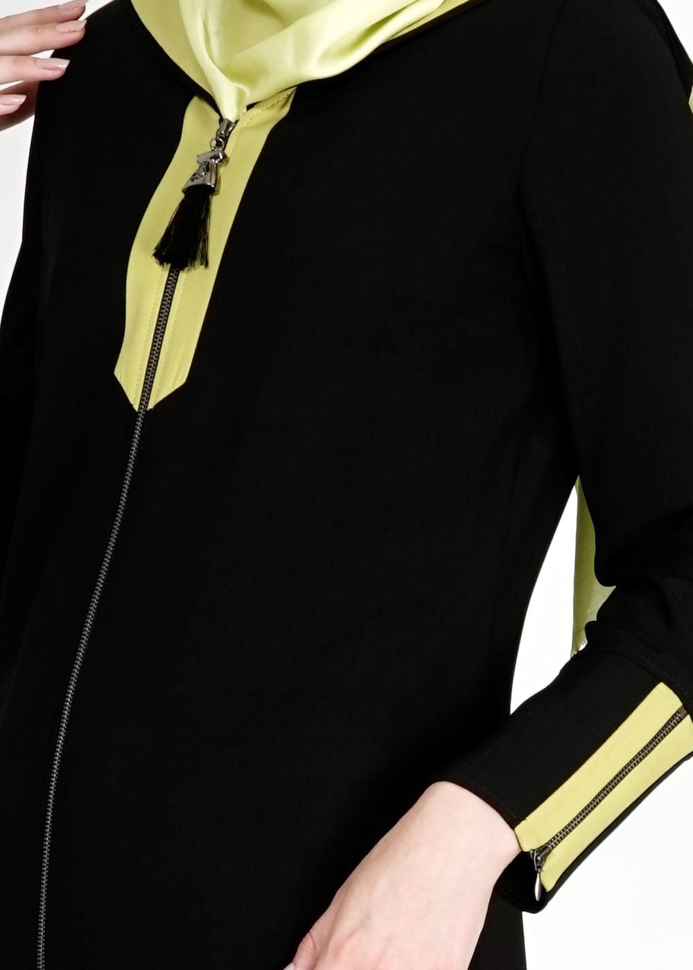 Tesettür giyim SİYAH KAPÜŞONLU FERMUARLI PARDESÜ 1577