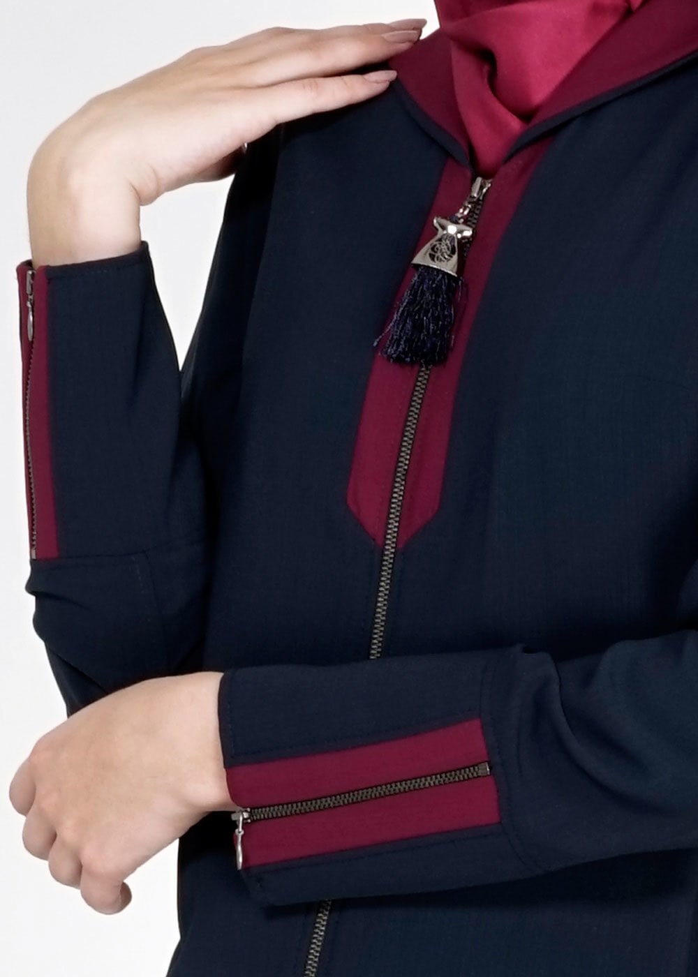 Tesettür giyim LACİVERT KAPÜŞONLU FERMUARLI PARDESÜ 1577