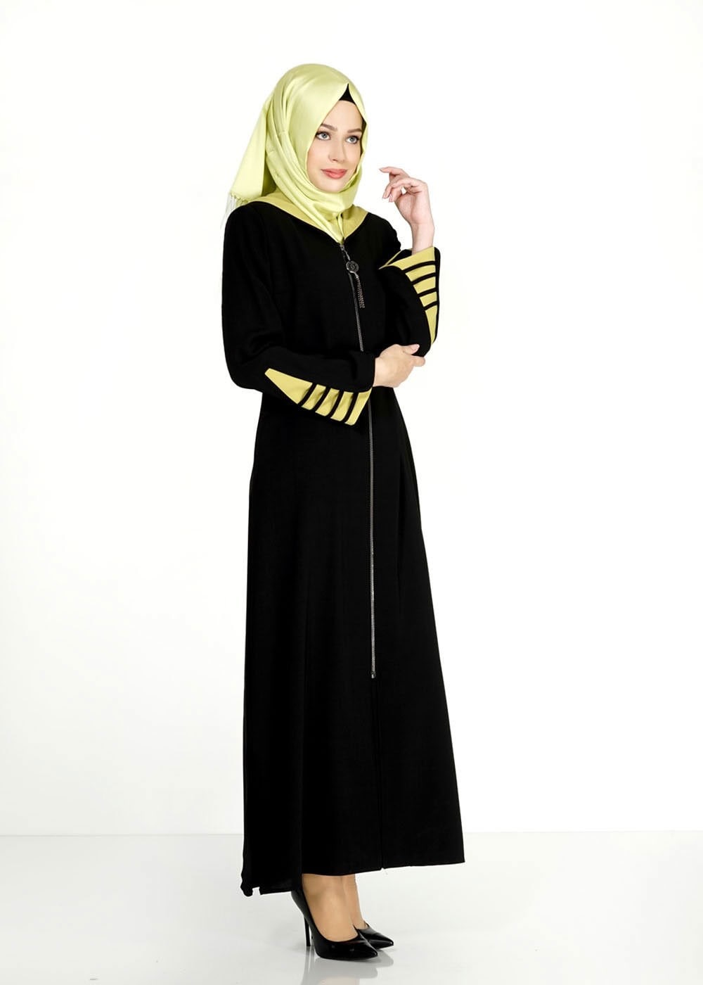 Tesettür giyim SİYAH KAPÜŞONLU ŞERİT DETAYLI PARDESÜ 1578