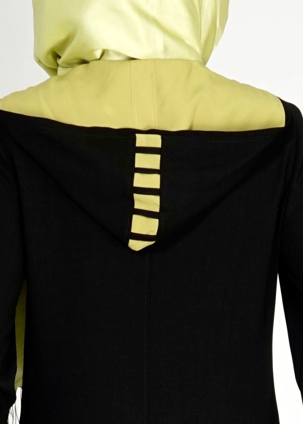 Tesettür giyim SİYAH KAPÜŞONLU ŞERİT DETAYLI PARDESÜ 1578