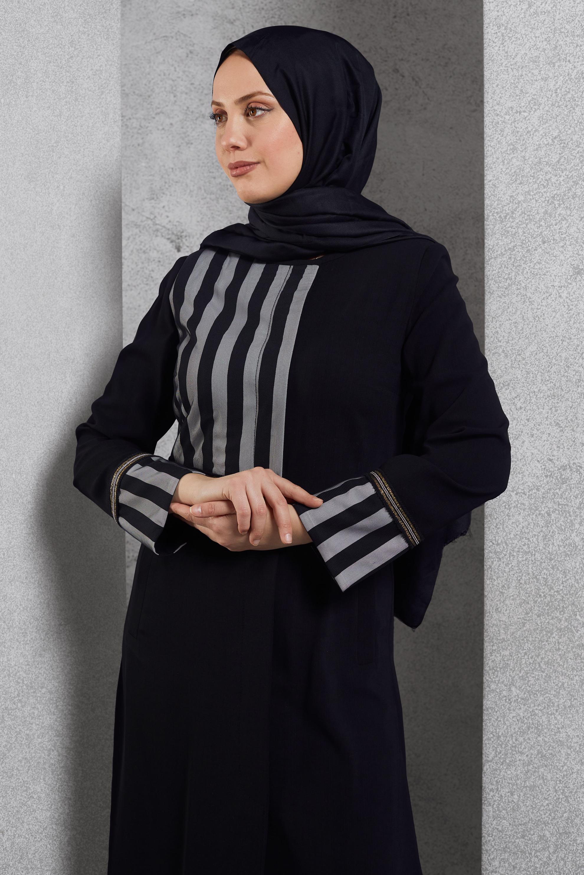 Tesettür giyim SİYAH ÇİZGİLİ PARDESÜ 1584