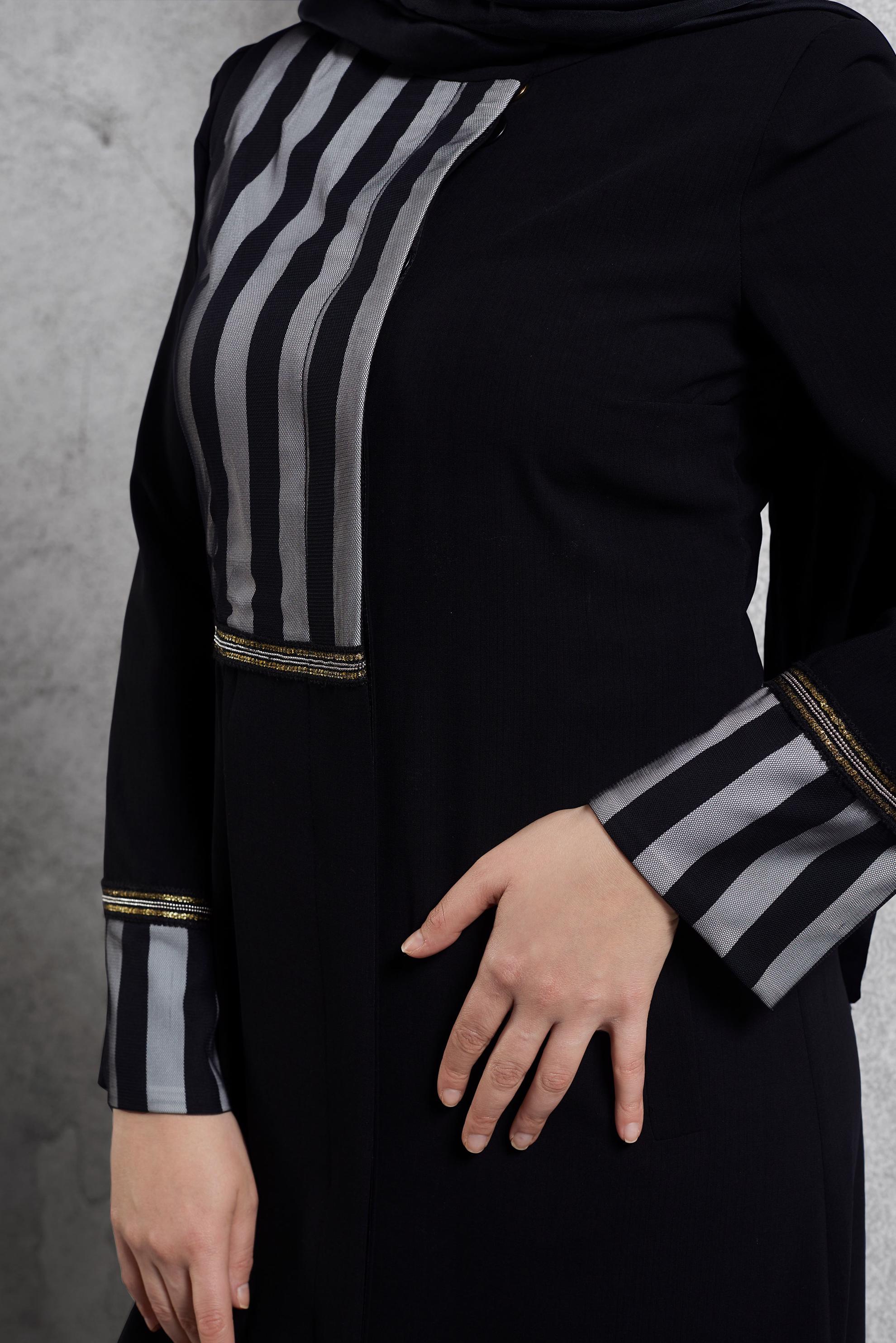 Tesettür giyim SİYAH ÇİZGİLİ PARDESÜ 1584