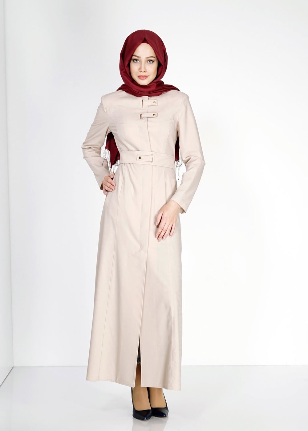 Tesettür giyim BEJ ZIMBA KEMER DETAYLI PARDESÜ 1508-2