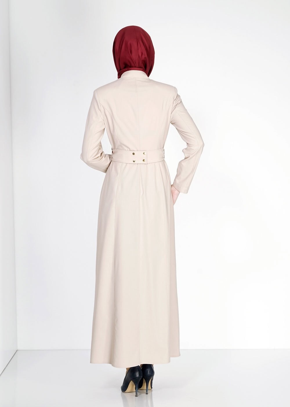 Tesettür giyim BEJ ZIMBA KEMER DETAYLI PARDESÜ 1508-2