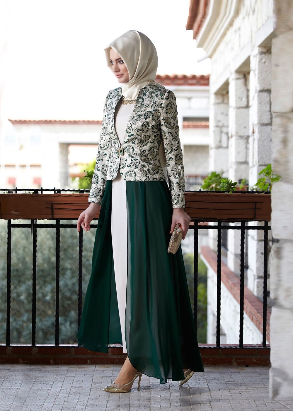 Tesettür giyim YEŞİL DESENLİ TÜL DETAYLI İKİLİ ELBİSELİ TAKIM 3095