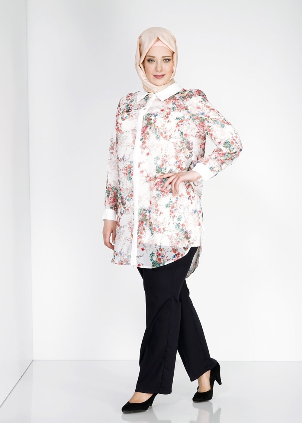 Tesettür giyim BEYAZ DESENLİ TUNİK 2464