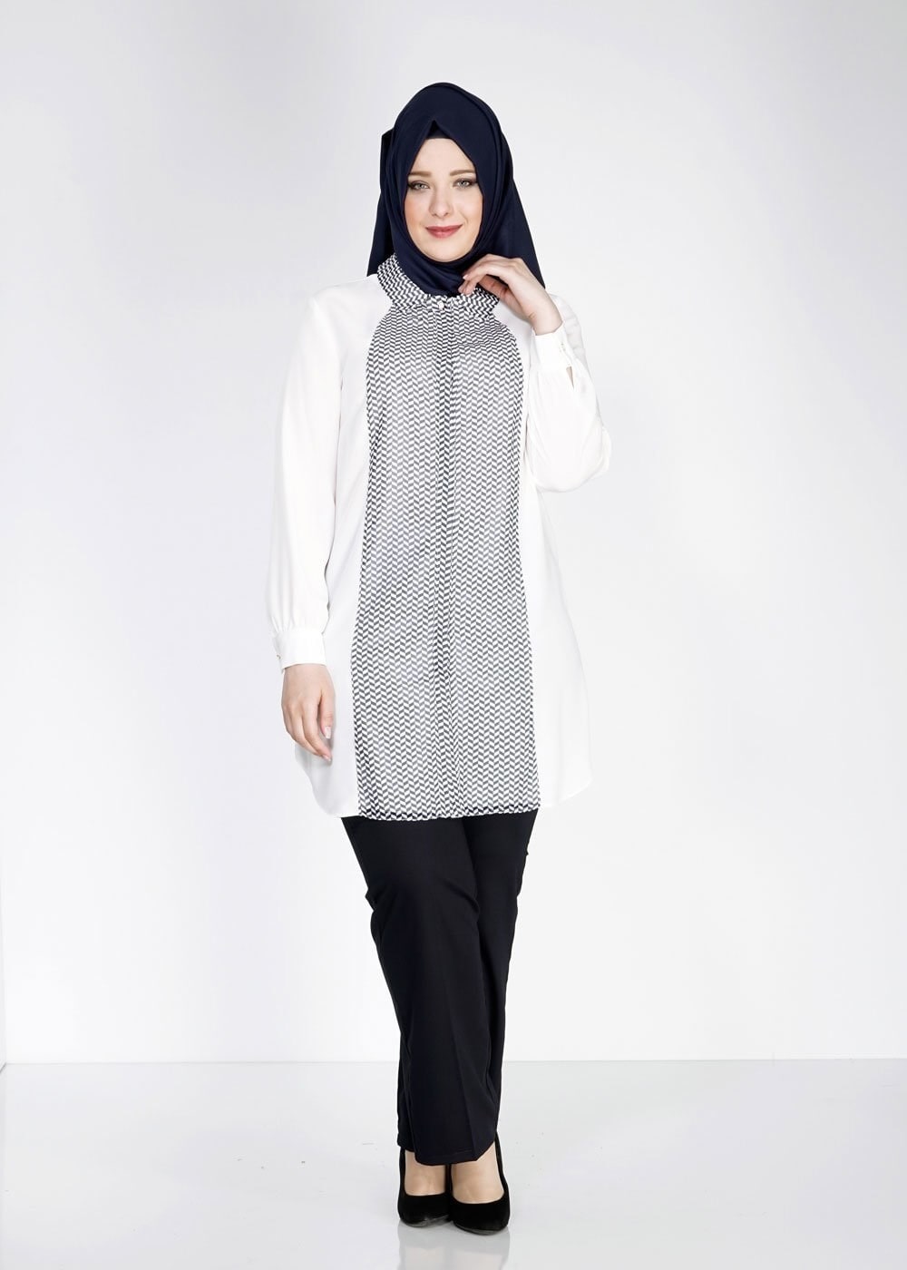 Tesettür giyim BEYAZ DESENLİ TUNİK 2475