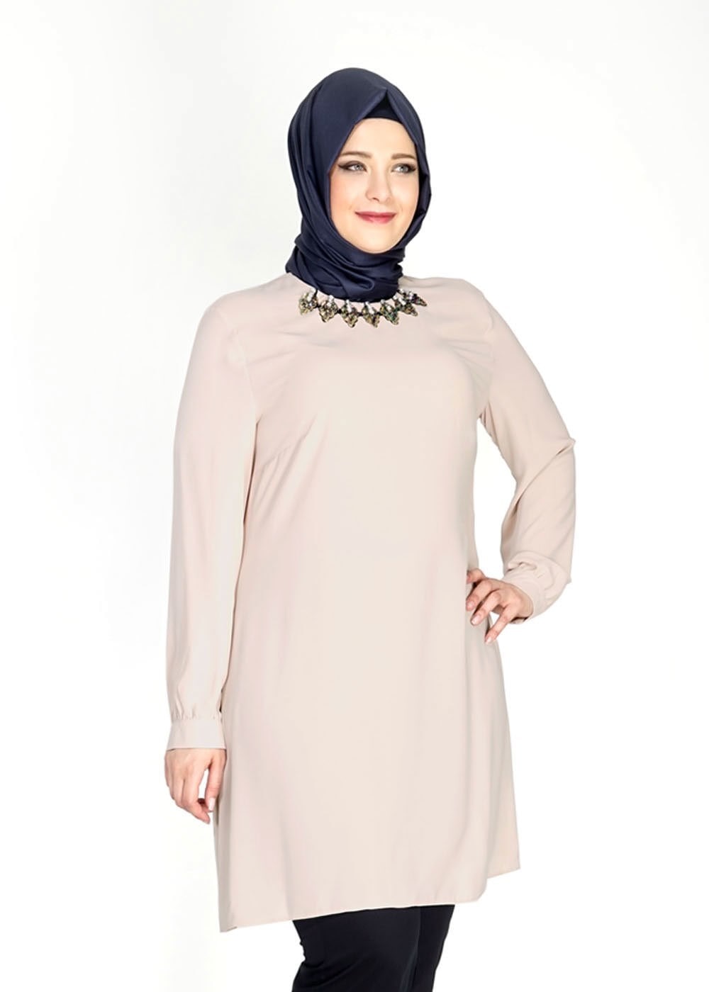 Tesettür giyim BEJ TAŞ İŞLEME DETAYLI TUNİK 2477