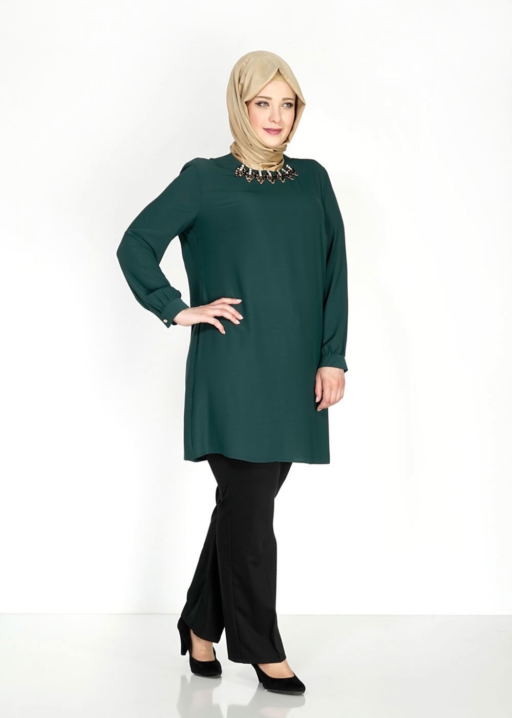Tesettür giyim YEŞİL TAŞ İŞLEME DETAYLI TUNİK 2477