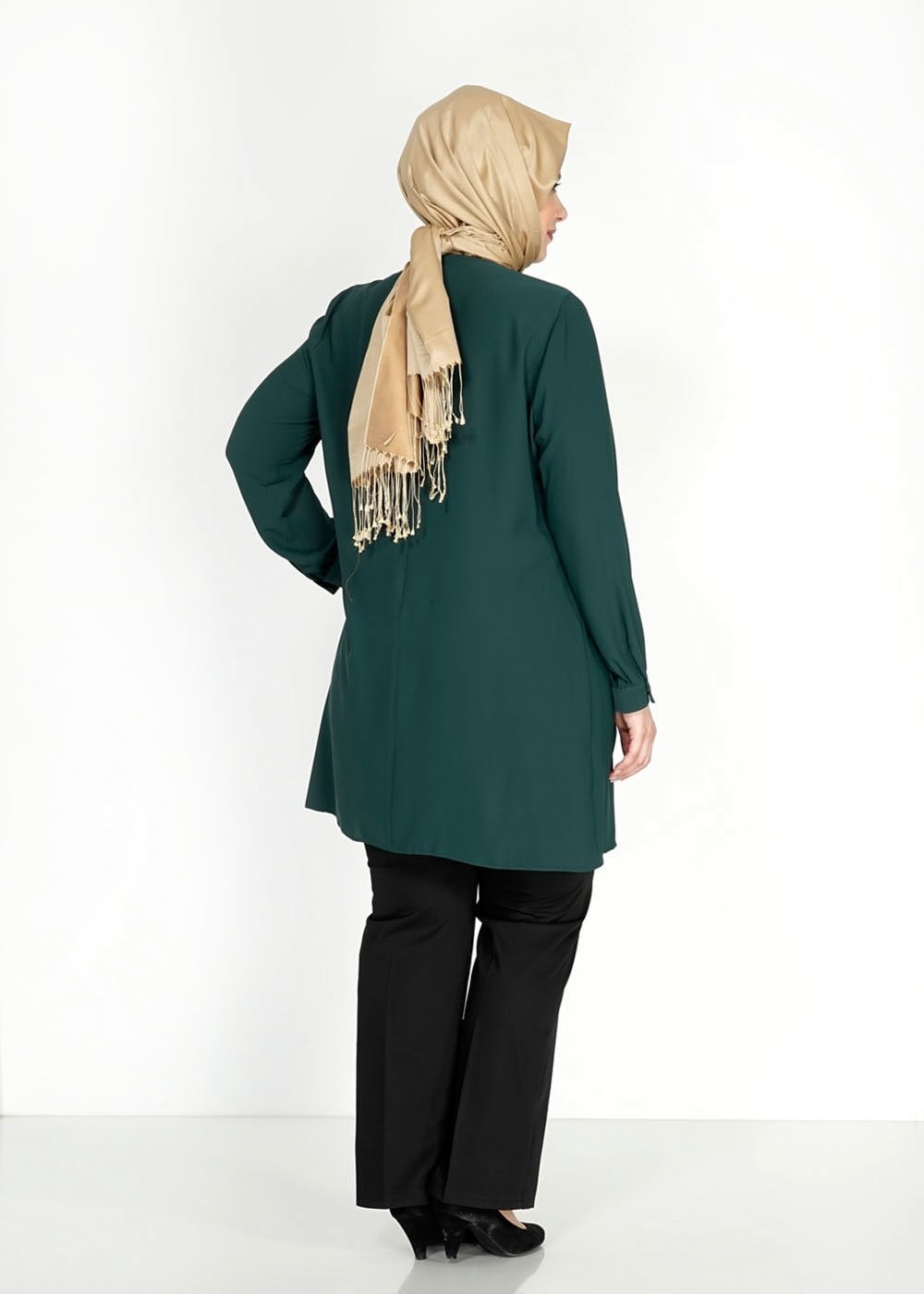 Tesettür giyim YEŞİL TAŞ İŞLEME DETAYLI TUNİK 2477