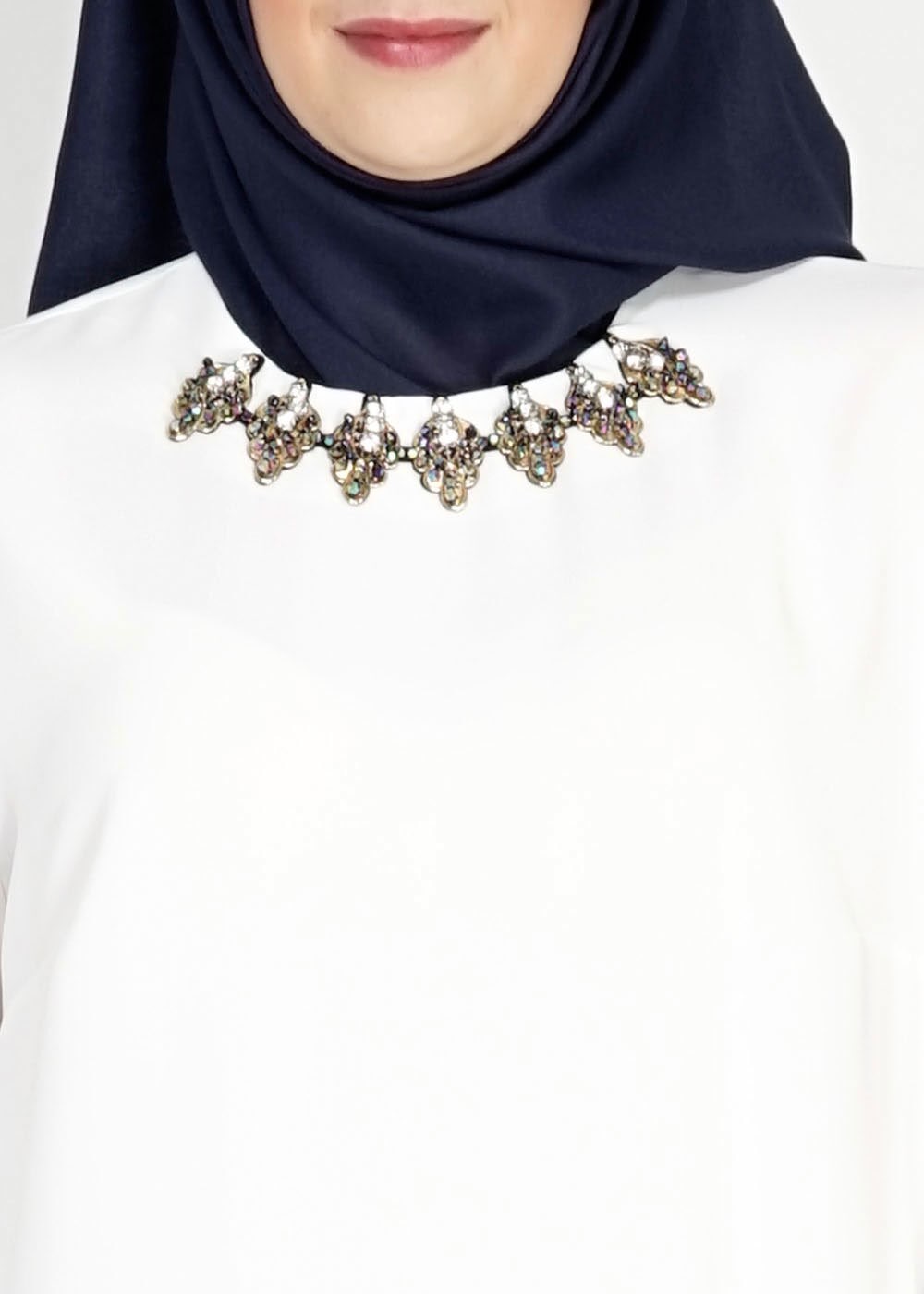 Tesettür giyim BEYAZ TAŞ İŞLEME DETAYLI TUNİK 2477