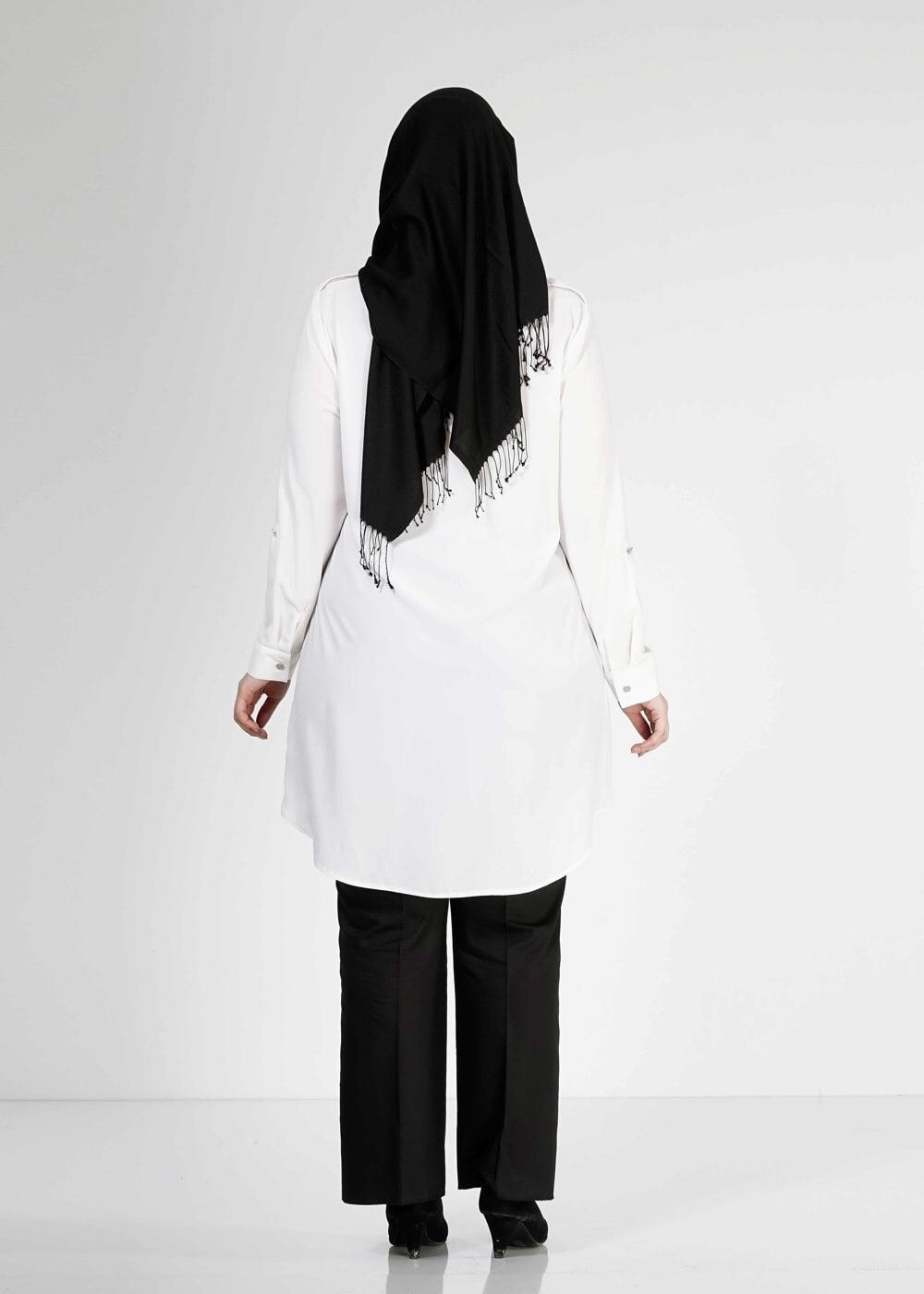 Tesettür giyim BEYAZ DÜĞME DETAYLI TUNİK 2478 