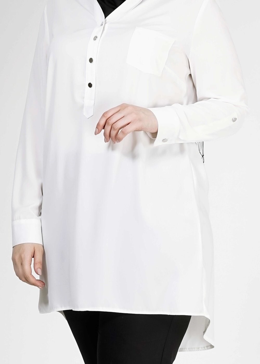 Tesettür giyim BEYAZ DÜĞME DETAYLI TUNİK 2478 