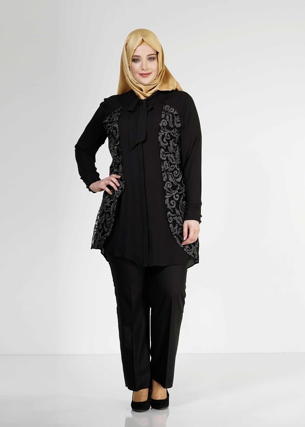 Tesettür giyim SİYAH NAKIŞ DETAYLI TUNİK  2490 