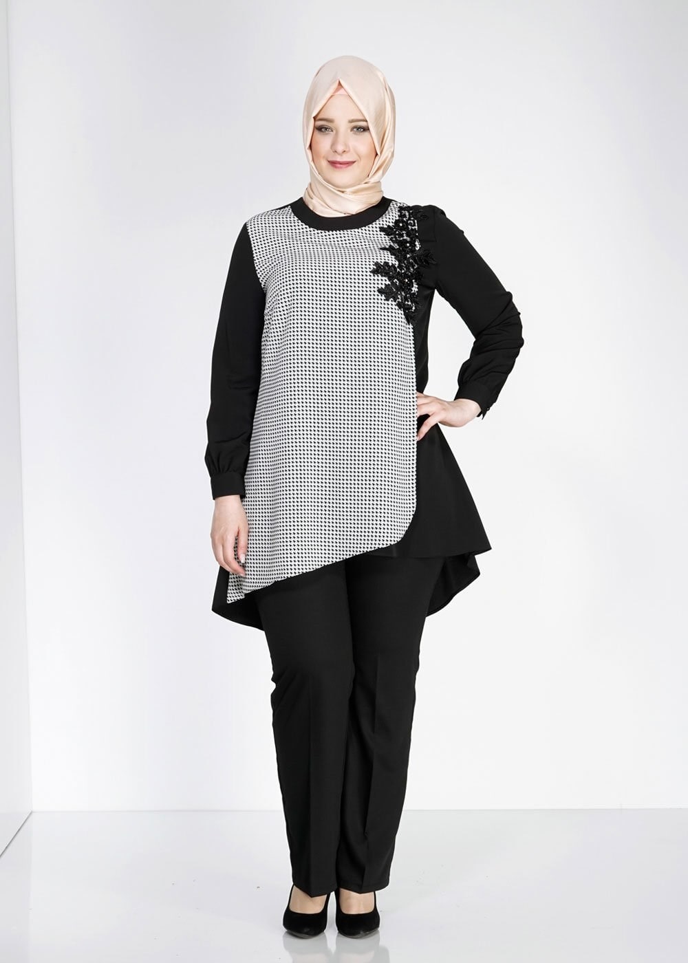 Tesettür giyim SİYAH EKOSE DESENLİ TUNİK 2495 
