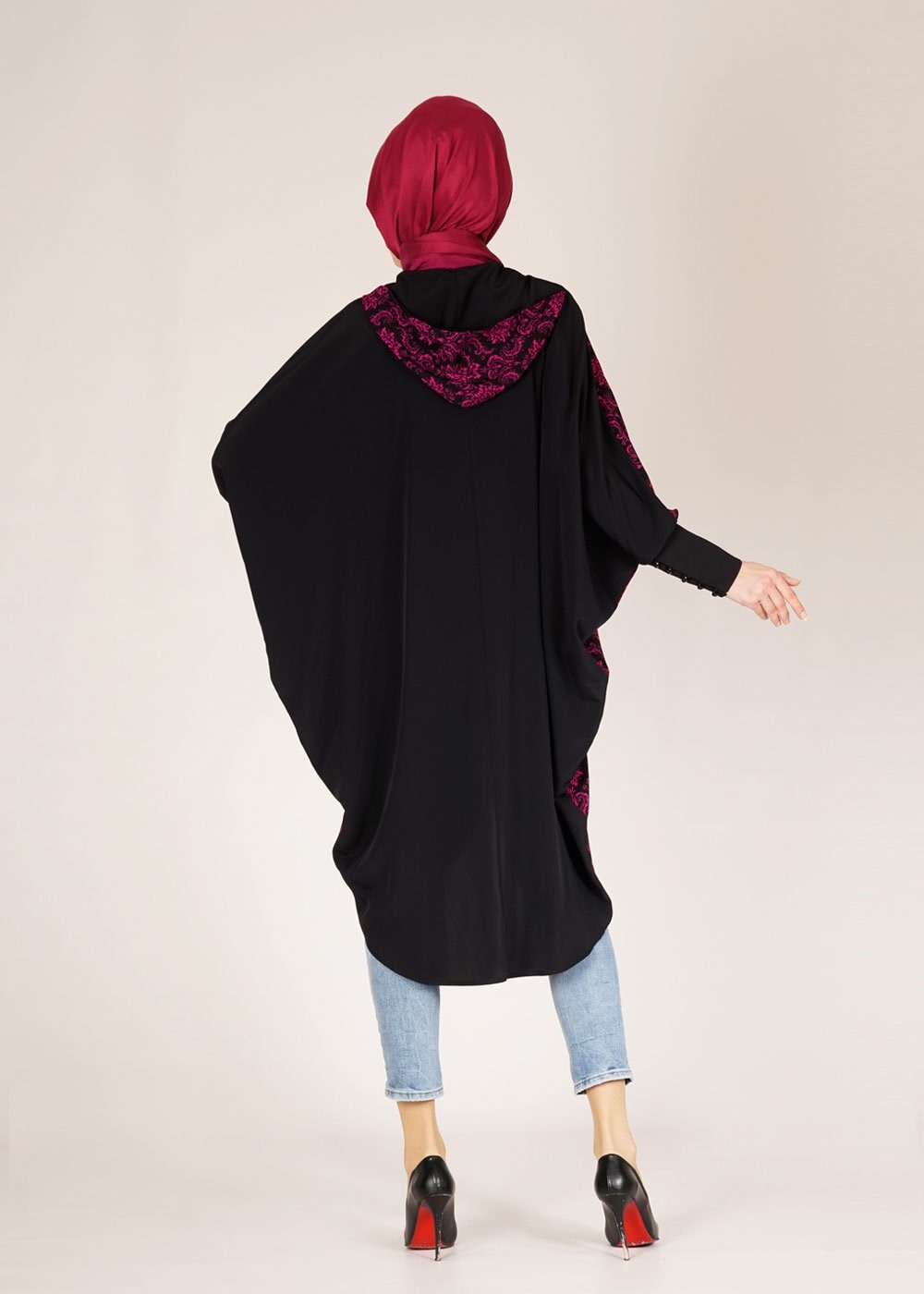 Tesettür giyim SİYAH  DESENLİ KAPÜŞONLU TUNİK 4493