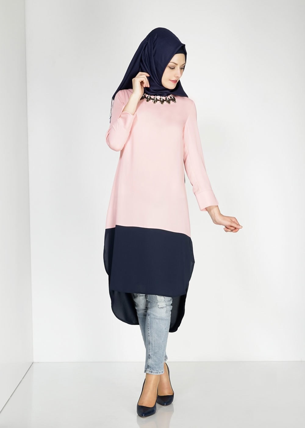 Tesettür giyim PUDRA TAŞ İŞLEMELİ YANI YIRTMAÇLI UZUN TUNİK  4608 