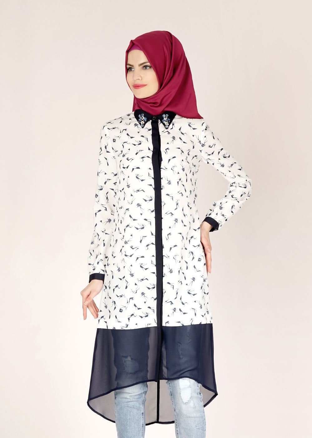 Tesettür giyim BEJ DESENLİ TAŞ DETAYLI TUNİK 4618