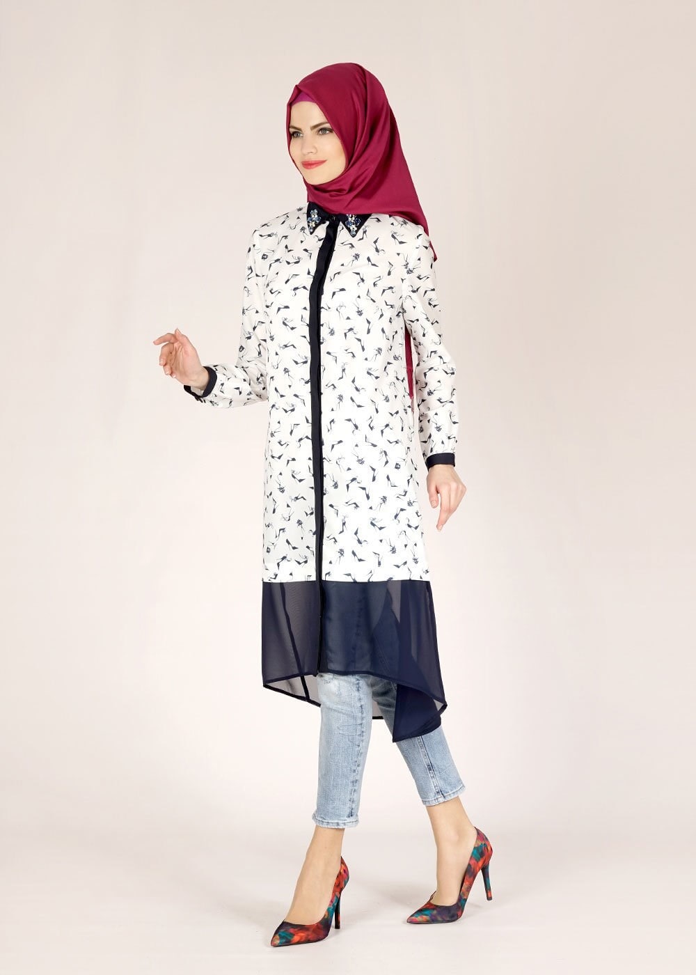 Tesettür giyim BEJ DESENLİ TAŞ DETAYLI TUNİK 4618