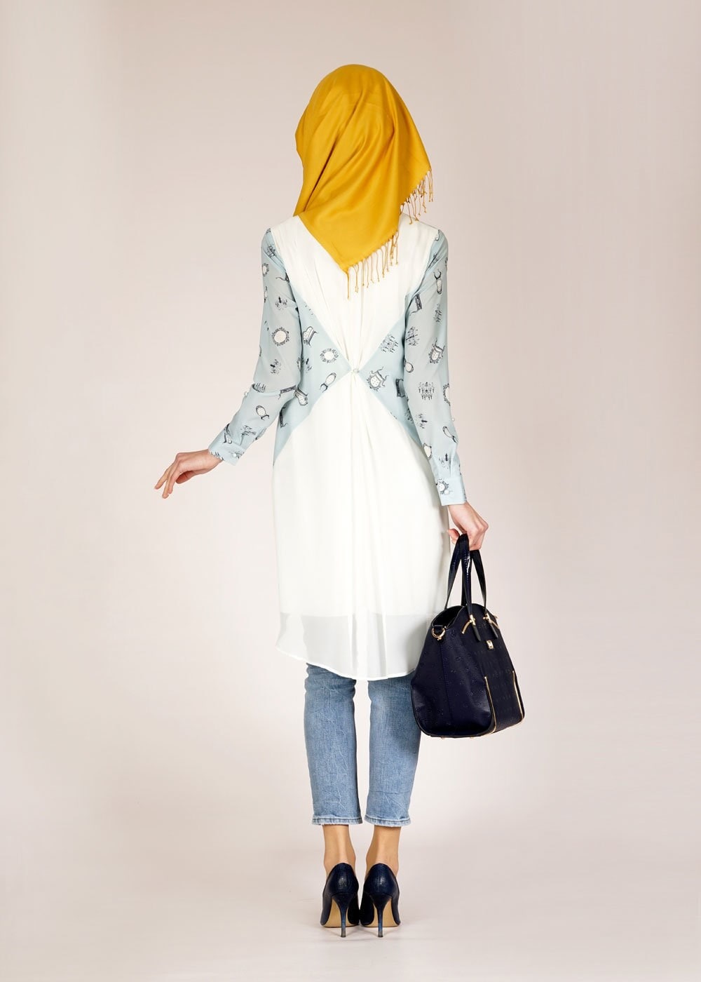 Tesettür giyim MAVİ DESENLİ ARKASI TÜL DETAYLI TUNİK 4624