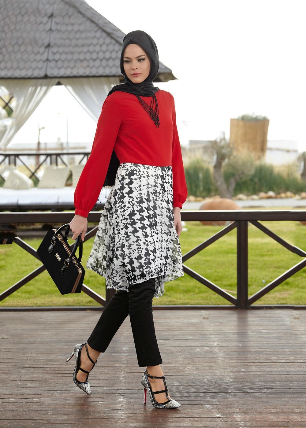 Tesettür giyim KIRMIZI ASİMETRİK KESİM DESENLİ TUNİK 4642