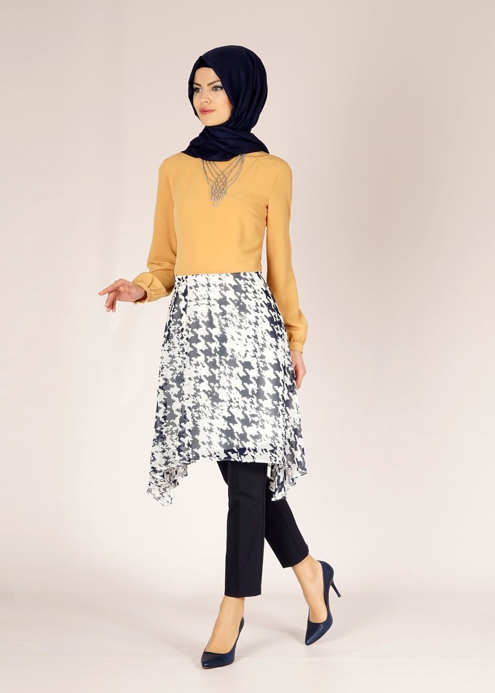 Tesettür giyim SARI ASİMETRİK KESİM DESENLİ TUNİK 4642