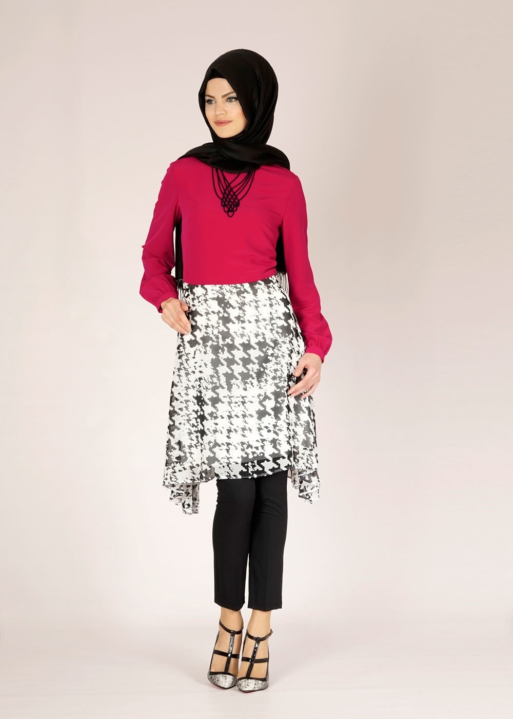 Tesettür giyim FUŞYA ASİMETRİK KESİM DESENLİ TUNİK 4642