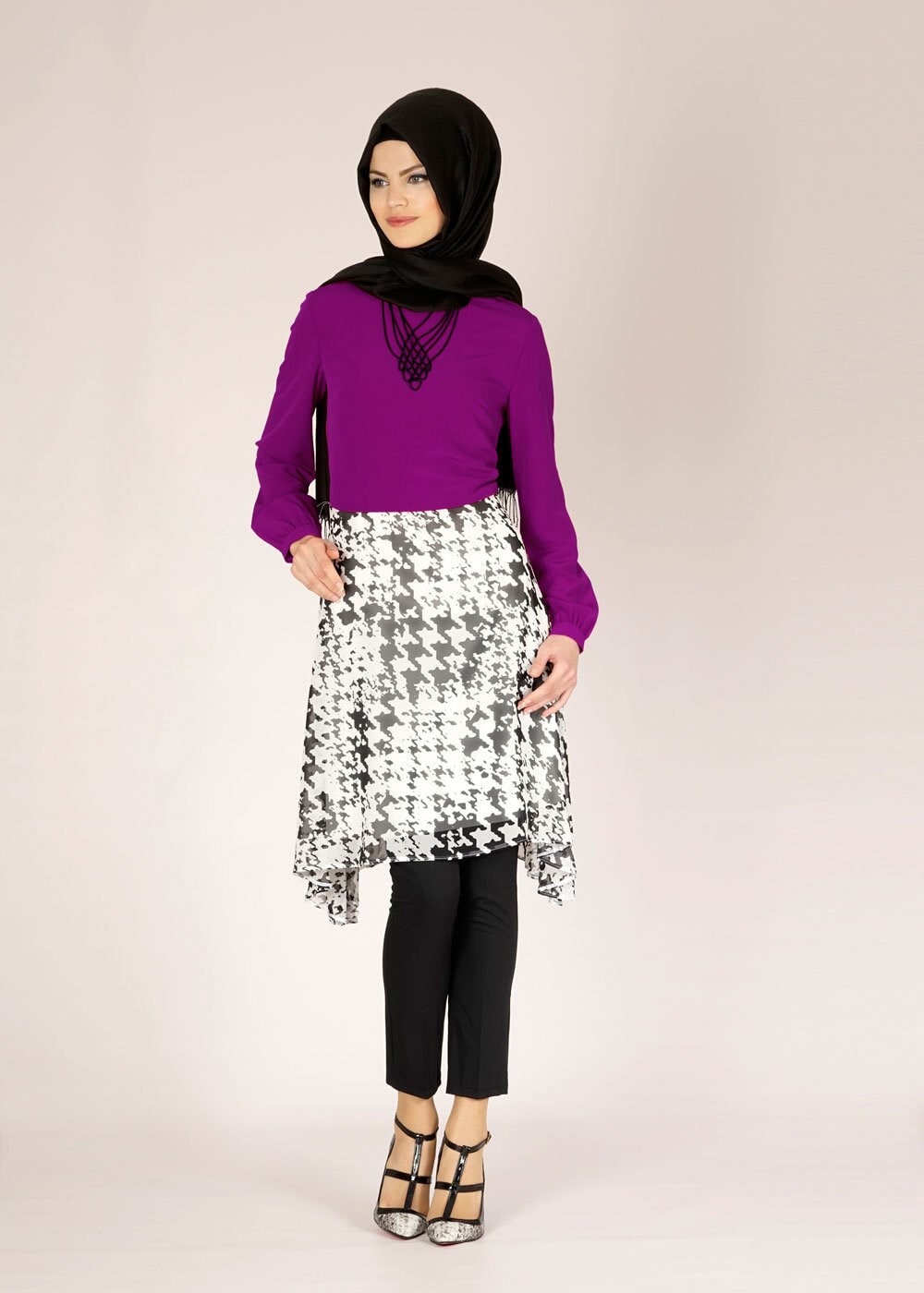 Tesettür giyim MOR ASİMETRİK KESİM DESENLİ TUNİK 4642