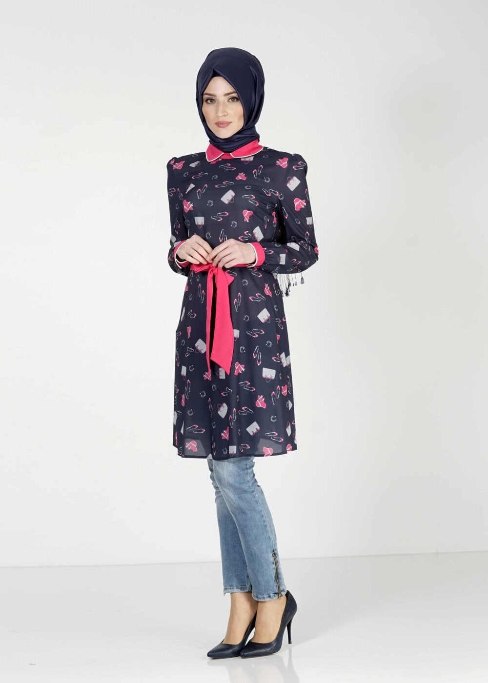 Tesettür giyim LACİVERT DESENLİ BEBEK YAKALI TUNİK 4679
