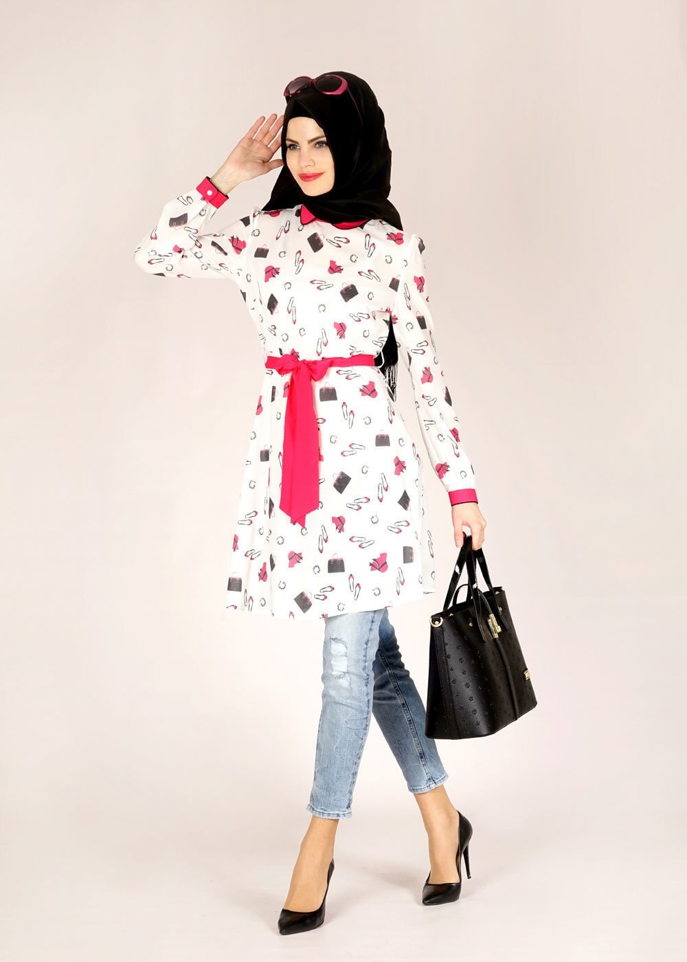 Tesettür giyim EKRU DESENLİ BEBEK YAKALI TUNİK 4679