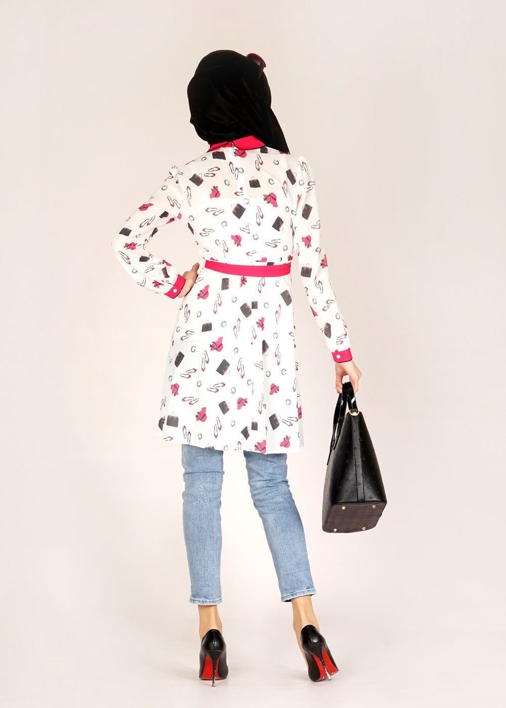 Tesettür giyim EKRU DESENLİ BEBEK YAKALI TUNİK 4679