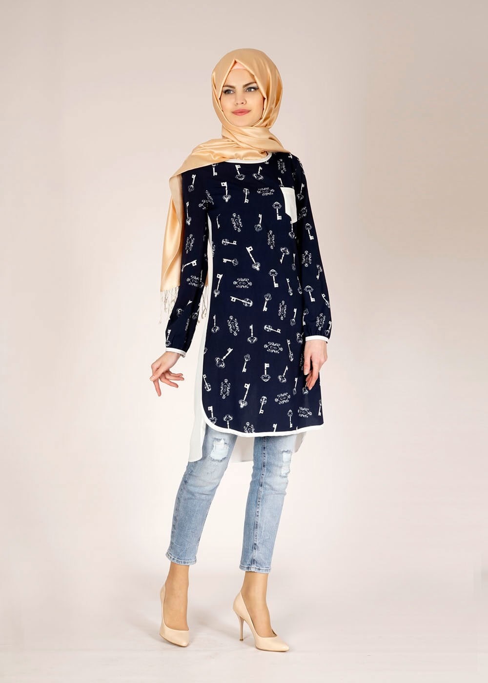 Tesettür giyim LACİVERT BASKILI ARKASI DÜĞMELİ TUNİK 4696