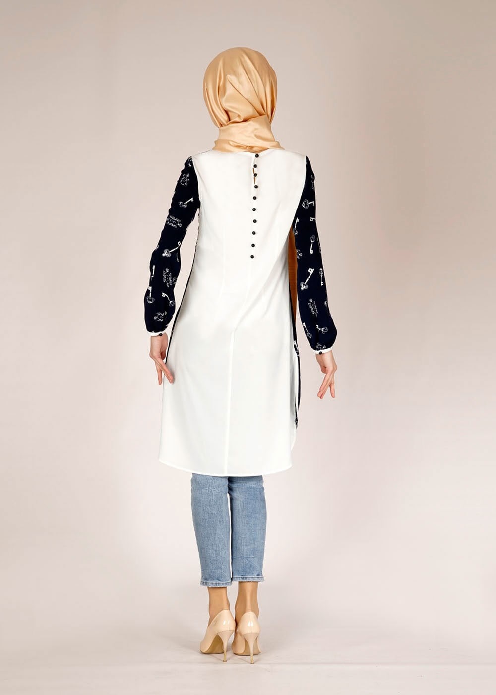 Tesettür giyim LACİVERT BASKILI ARKASI DÜĞMELİ TUNİK 4696