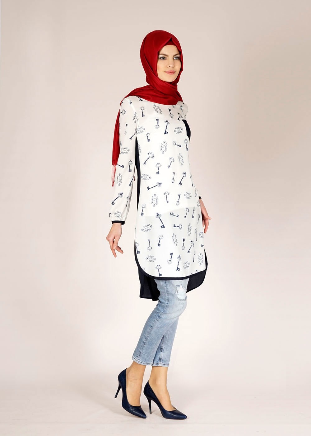 Tesettür giyim BEJ BASKILI ARKASI DÜĞMELİ TUNİK 4696