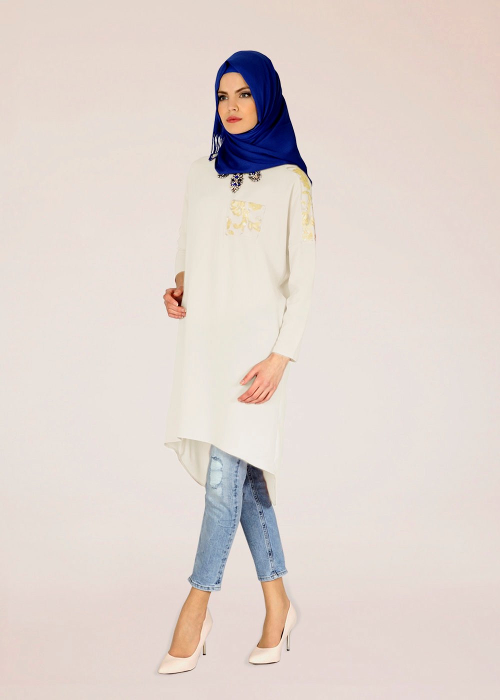 Tesettür giyim BEYAZ DESENLİ ASİMETRİK KESİM TUNİK 4722