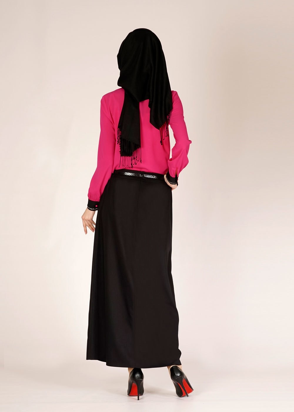 Tesettür giyim FUŞYA YAKASI VE MANŞETLERİ TAŞ İŞLEMELİ BLUZ 4727