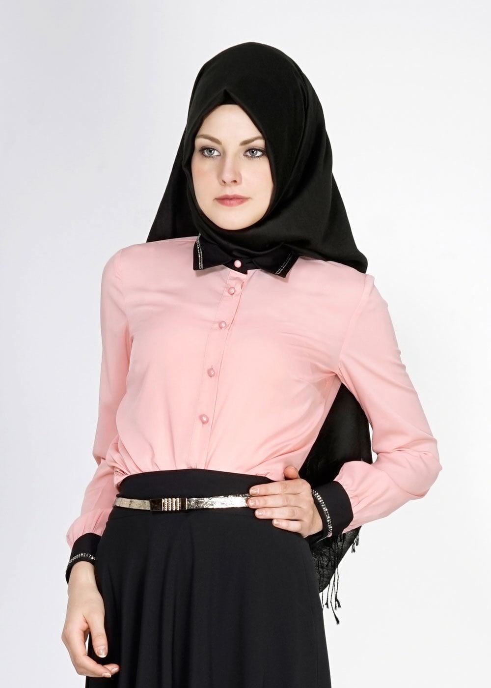 Tesettür giyim PUDRA YAKASI VE MANŞETLERİ TAŞ İŞLEMELİ BLUZ 4727