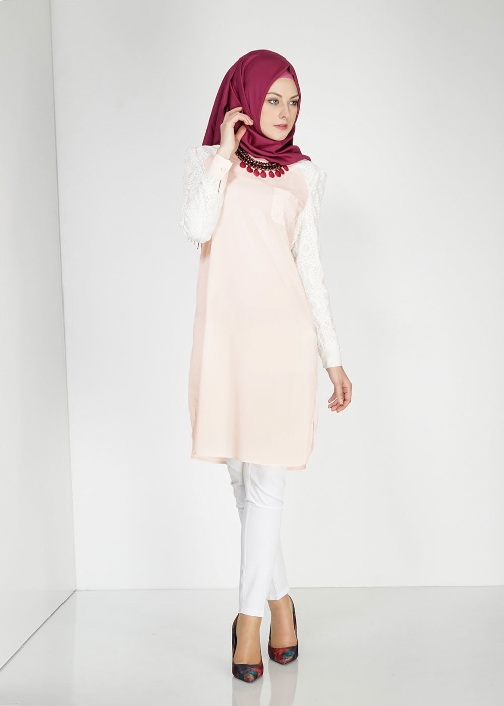 Tesettür giyim EKRU İŞLEMELİ DÜĞME DETAYLI TUNİK 4739