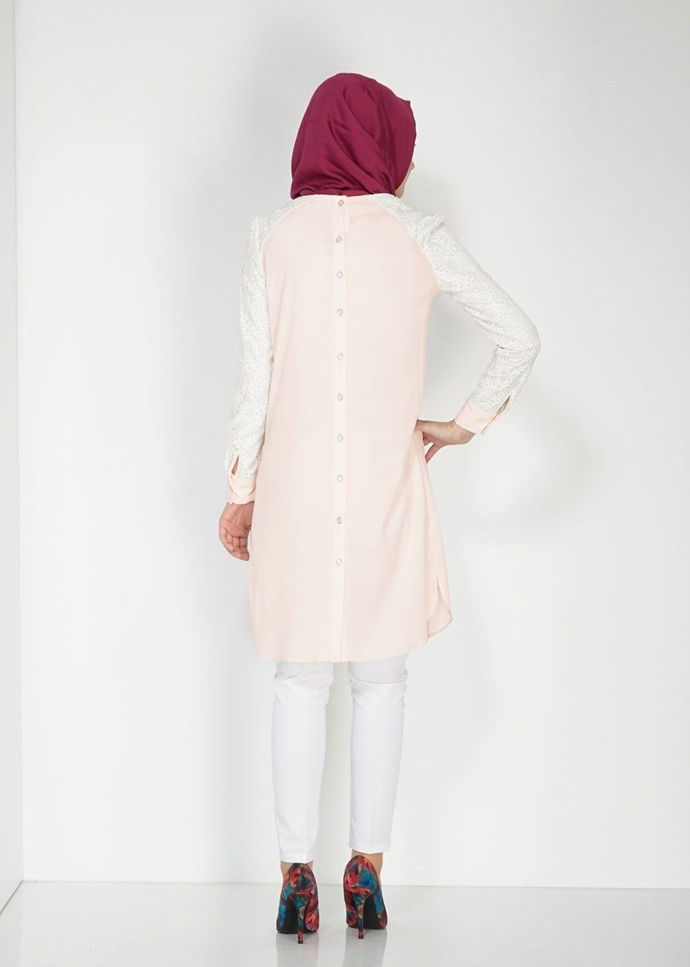 Tesettür giyim EKRU İŞLEMELİ DÜĞME DETAYLI TUNİK 4739