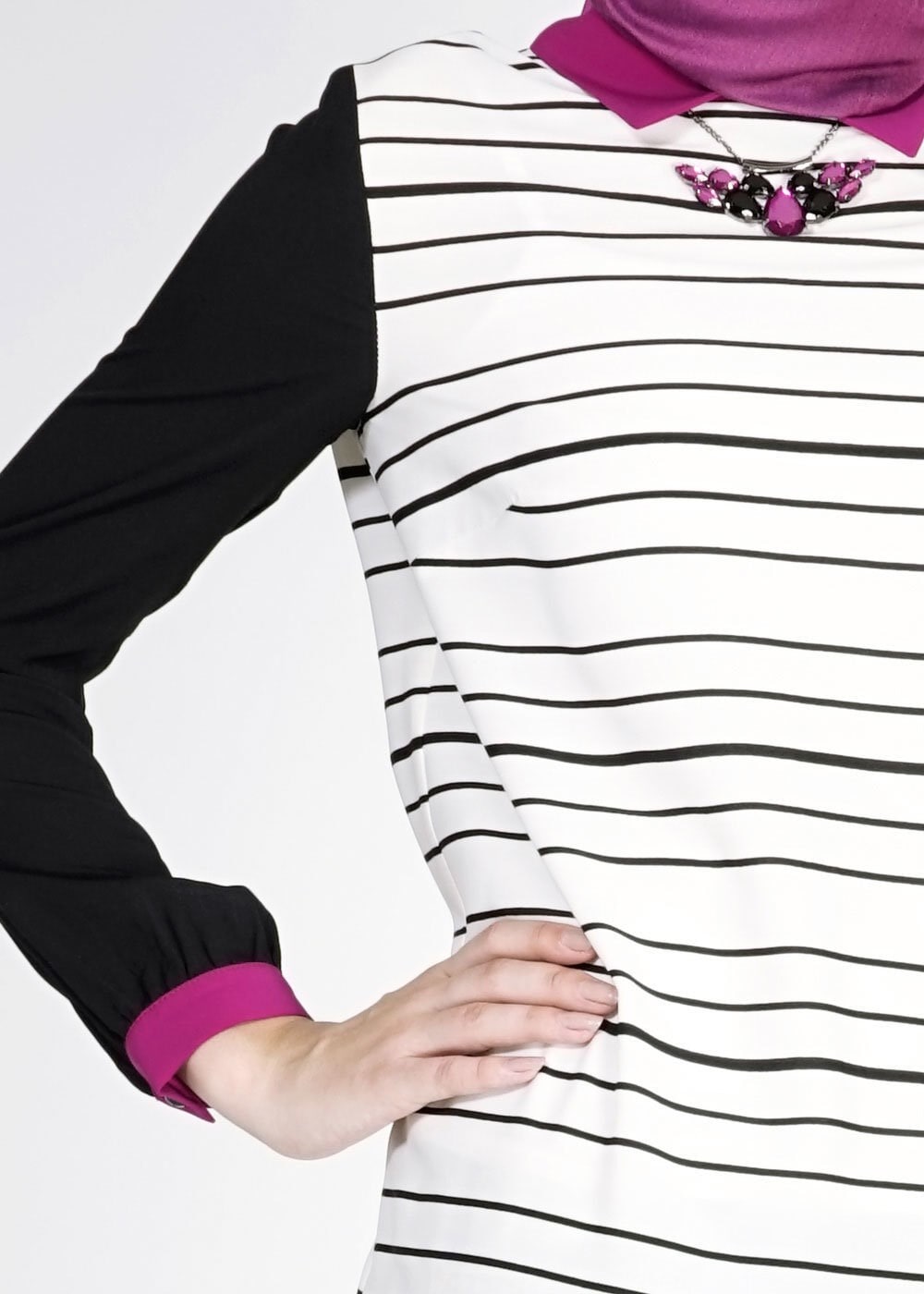 Tesettür giyim SİYAH ÇİZGİLİ GÖMLEK YAKA KREP TUNİK 4788