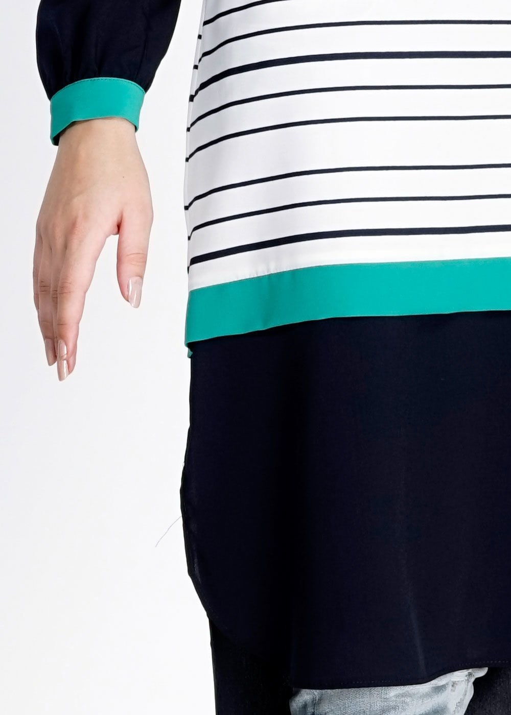 Tesettür giyim LACİVERT ÇİZGİLİ GÖMLEK YAKA KREP TUNİK 4788