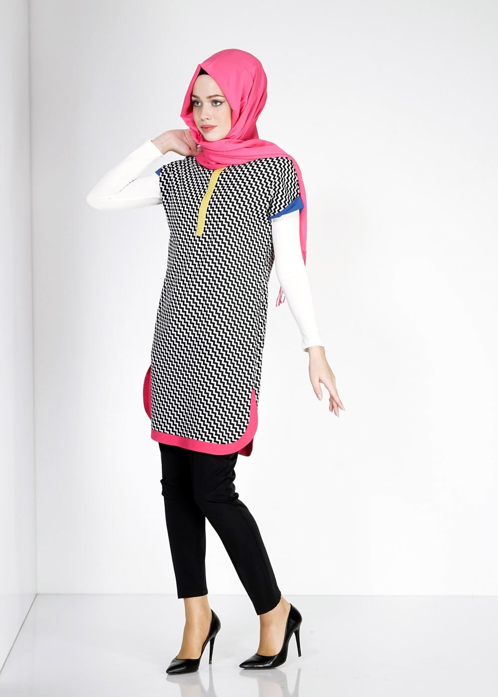 Tesettür giyim SİYAH ZİKZAK DESENLİ TUNİK 4873