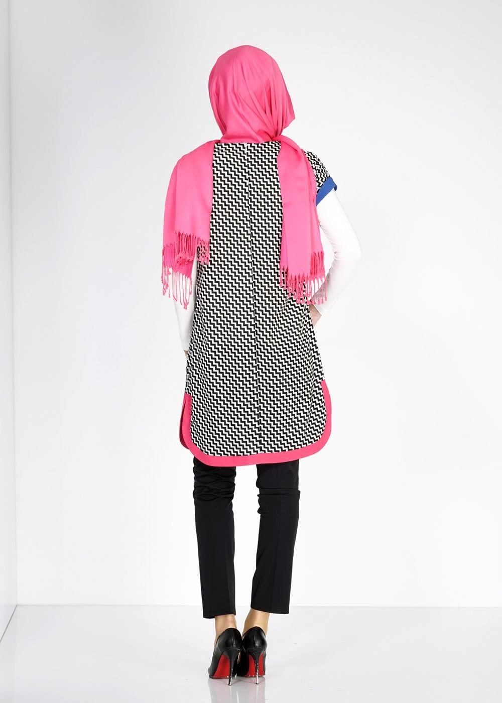 Tesettür giyim SİYAH ZİKZAK DESENLİ TUNİK 4873