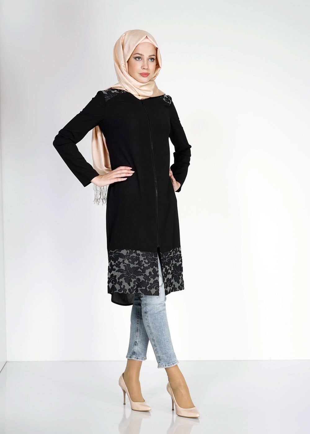 Tesettür giyim SİYAH FERMUAR DETAYLI İŞLEMELİ TUNİK 4912
