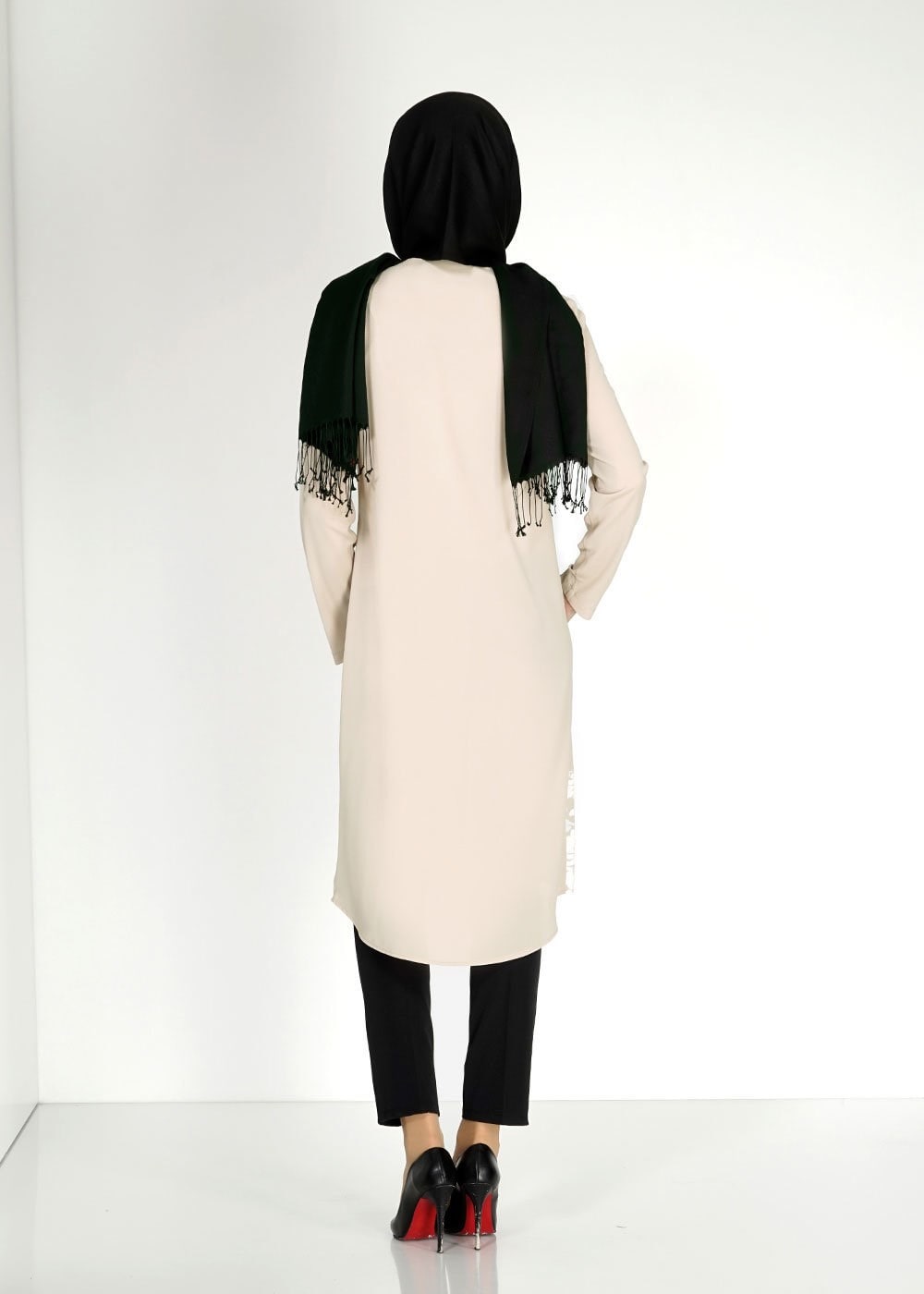 Tesettür giyim BEJ FERMUAR DETAYLI İŞLEMELİ TUNİK 4912