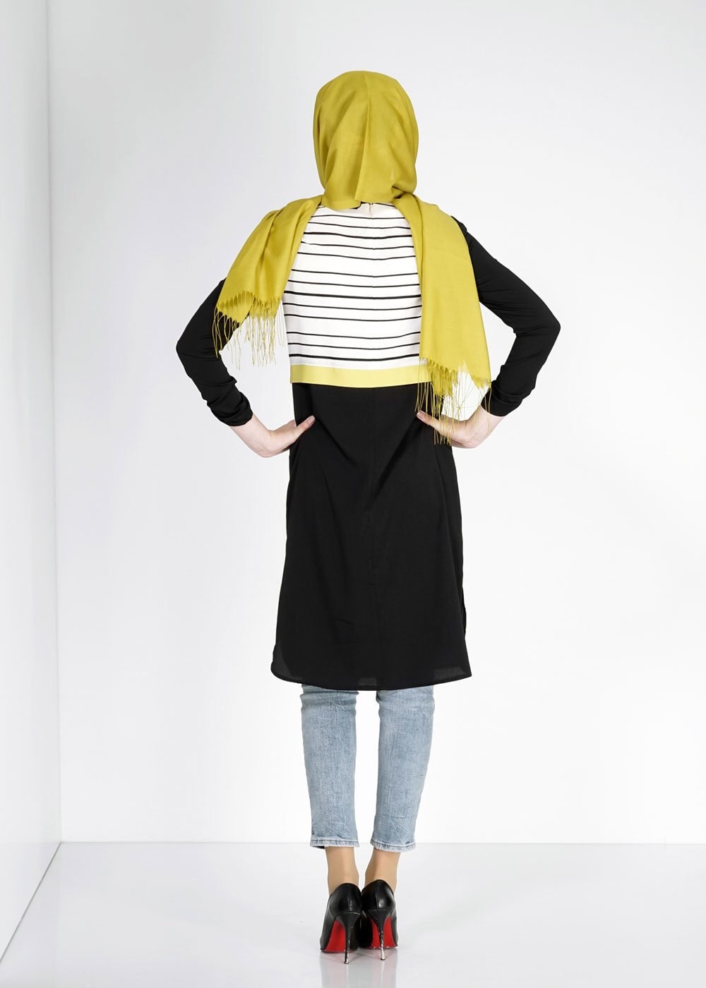 Tesettür giyim SİYAH ÇİZGİLİ DÜĞME DETAYLI TUNİK 4922